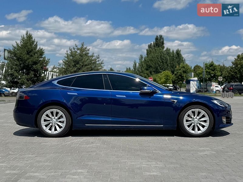 Лифтбек Tesla Model S 2018 в Хмельницком