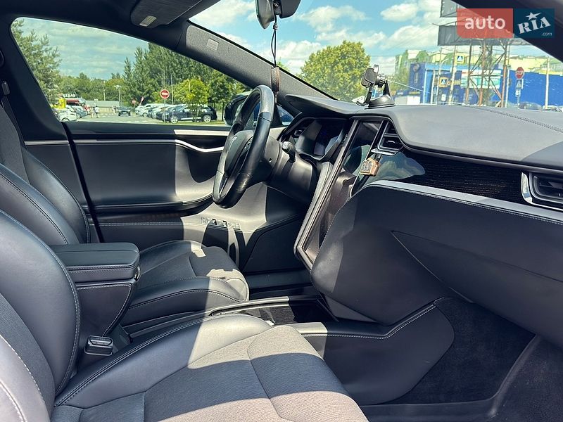 Лифтбек Tesla Model S 2018 в Хмельницком