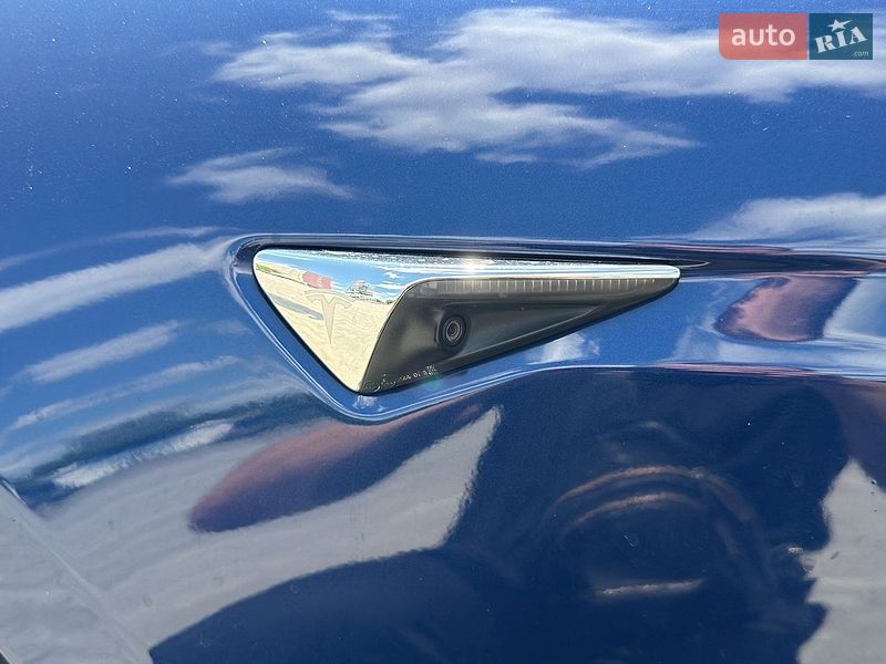 Лифтбек Tesla Model S 2018 в Хмельницком