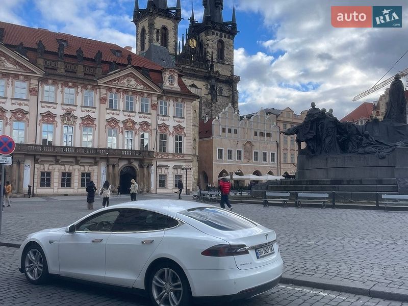 Ліфтбек Tesla Model S 2013 в Одесі
