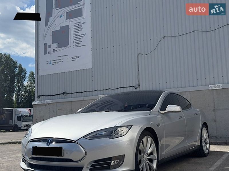 Tesla Model S 2013