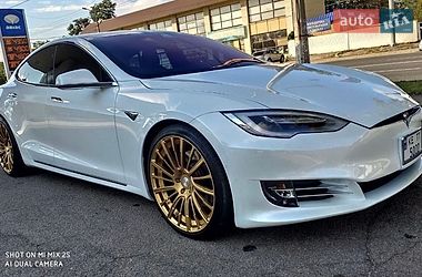 Tesla Model S 2019
