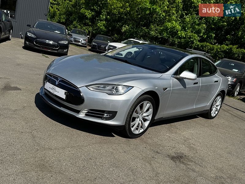 Tesla Model S 2013