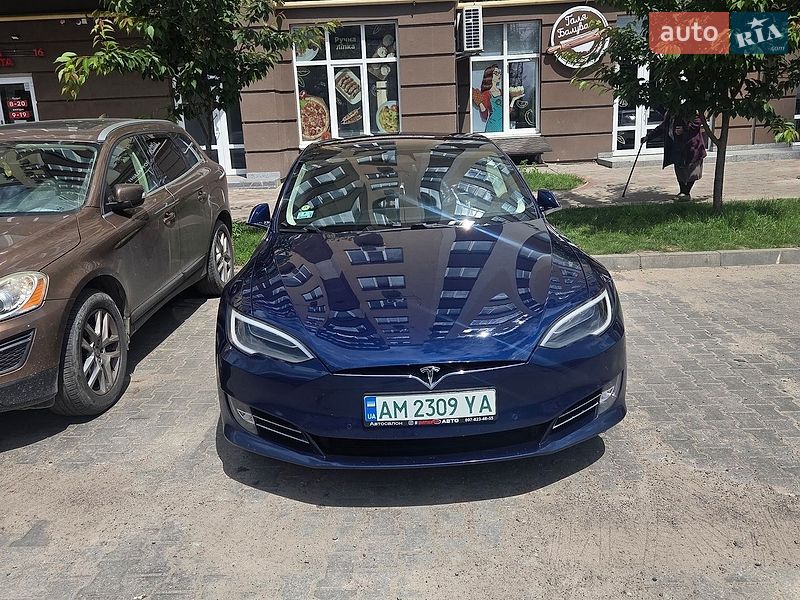 Ліфтбек Tesla Model S 2017 в Житомирі