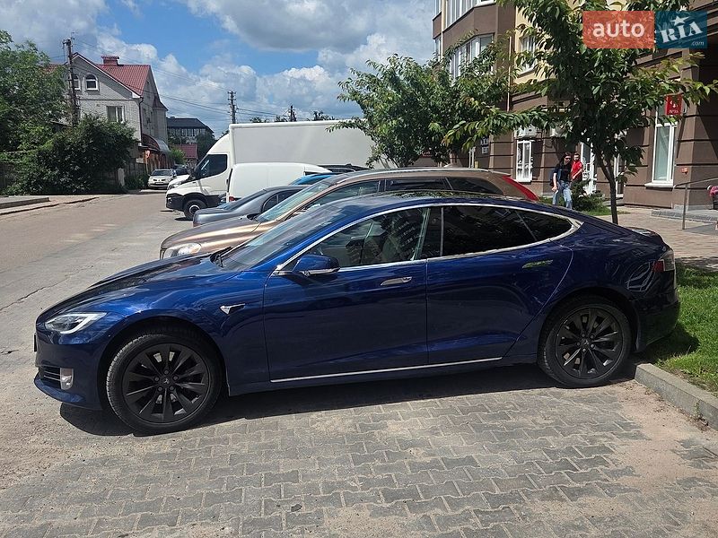 Ліфтбек Tesla Model S 2017 в Житомирі