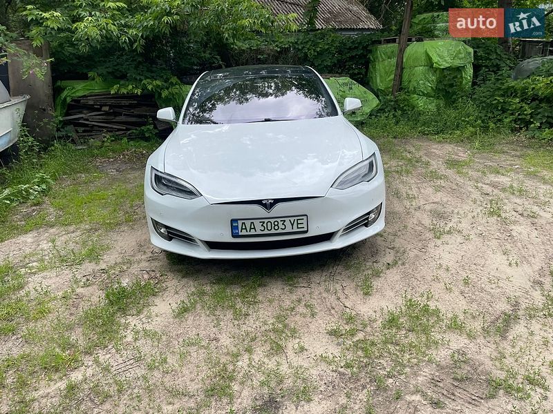 Tesla Model S 2016