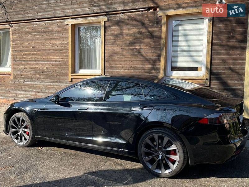 Лифтбек Tesla Model S 2019 в Львове