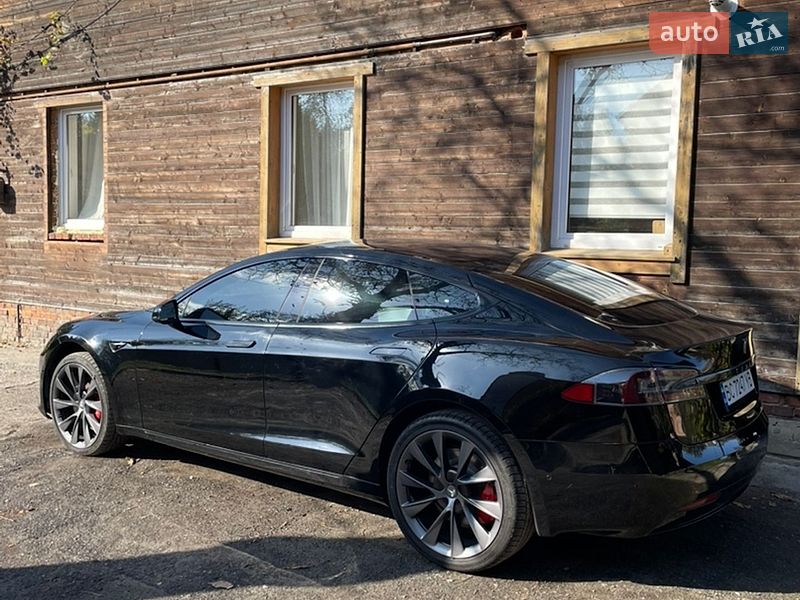 Лифтбек Tesla Model S 2019 в Львове