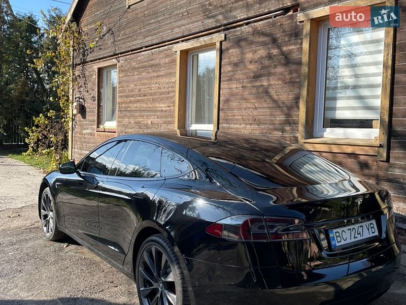Лифтбек Tesla Model S 2019 в Львове
