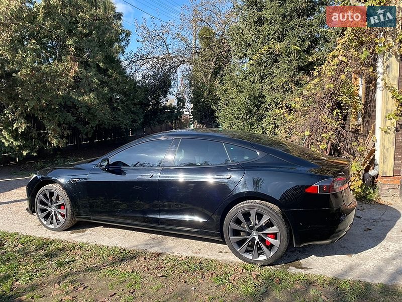 Лифтбек Tesla Model S 2019 в Львове