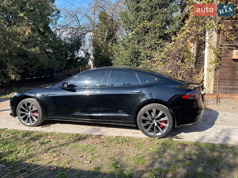 Лифтбек Tesla Model S 2019 в Львове