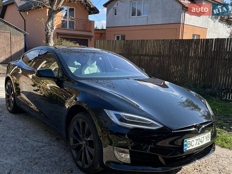 Лифтбек Tesla Model S 2019 в Львове