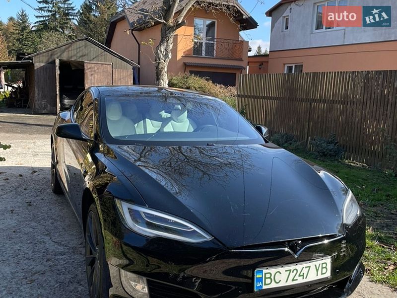 Лифтбек Tesla Model S 2019 в Львове