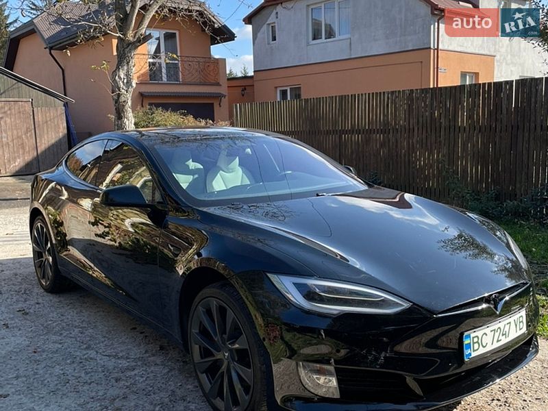 Лифтбек Tesla Model S 2019 в Львове
