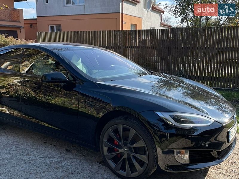 Лифтбек Tesla Model S 2019 в Львове