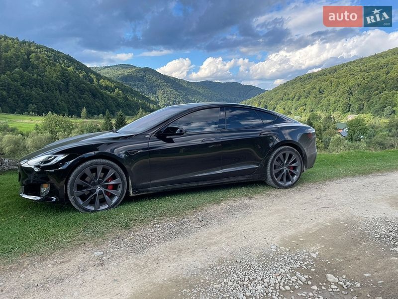 Лифтбек Tesla Model S 2019 в Львове