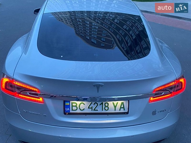 Ліфтбек Tesla Model S 2016 в Львові