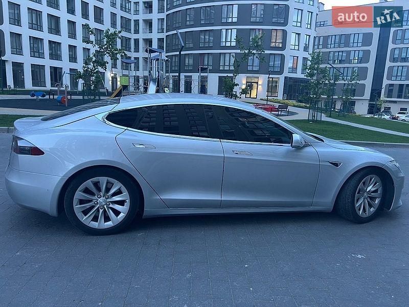 Ліфтбек Tesla Model S 2016 в Львові