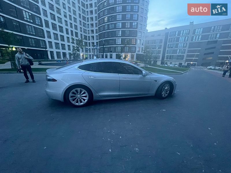 Ліфтбек Tesla Model S 2016 в Львові