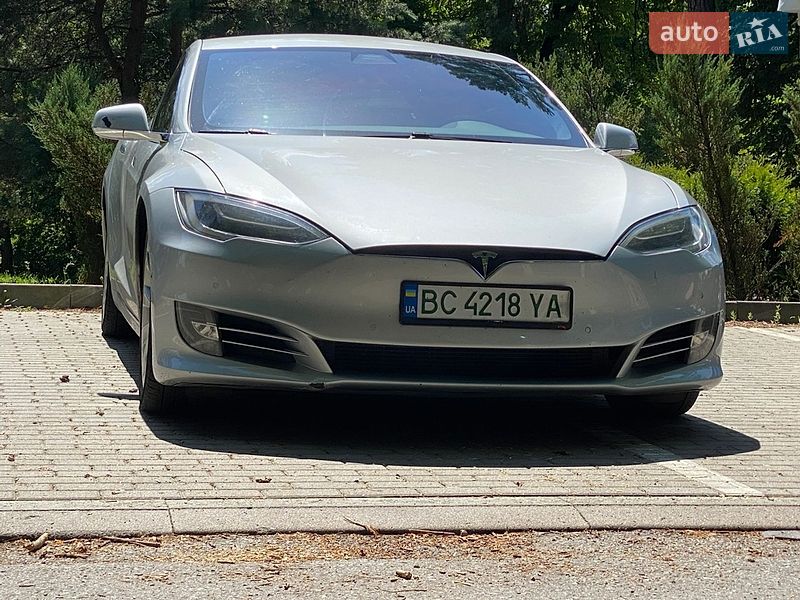 Ліфтбек Tesla Model S 2016 в Львові