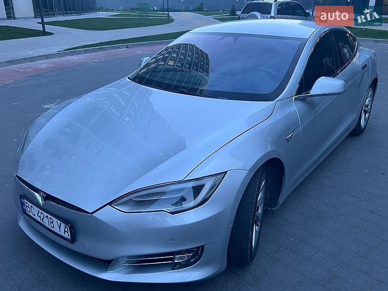 Ліфтбек Tesla Model S 2016 в Львові