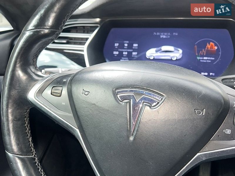 Ліфтбек Tesla Model S 2016 в Львові