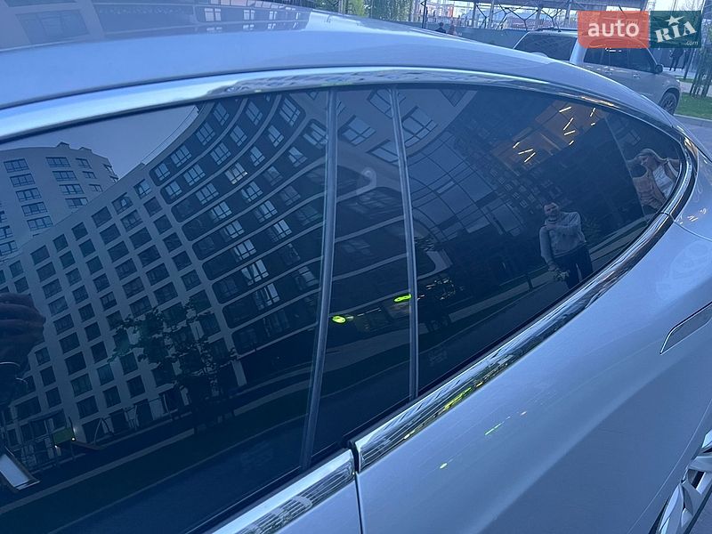 Ліфтбек Tesla Model S 2016 в Львові