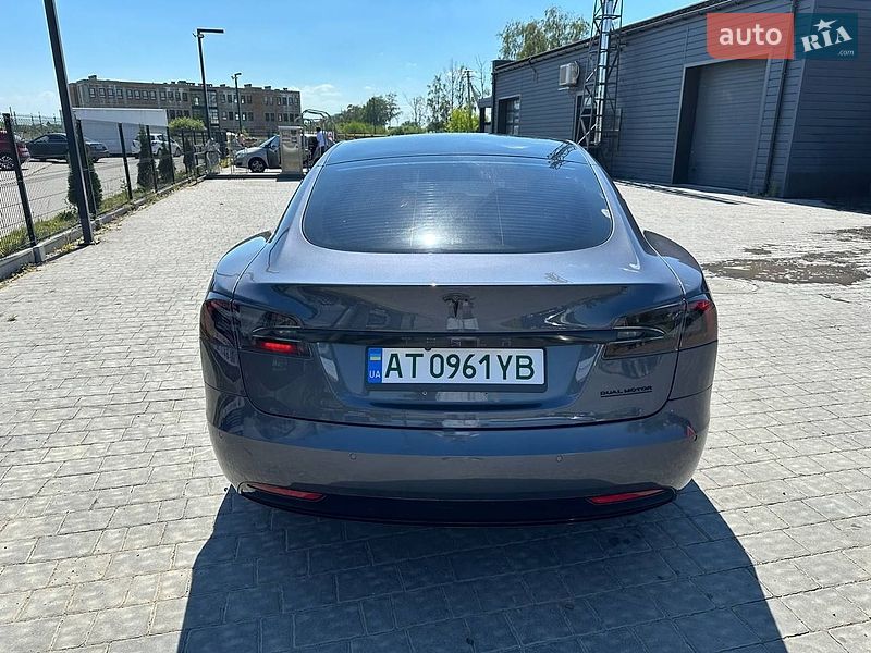 Ліфтбек Tesla Model S 2020 в Івано-Франківську