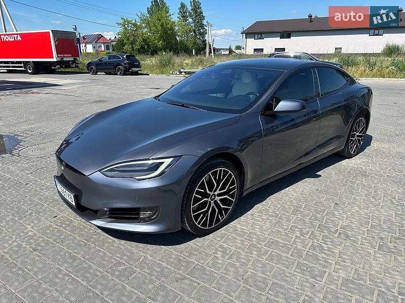 Ліфтбек Tesla Model S 2020 в Івано-Франківську