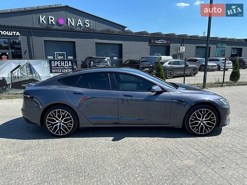 Ліфтбек Tesla Model S 2020 в Івано-Франківську
