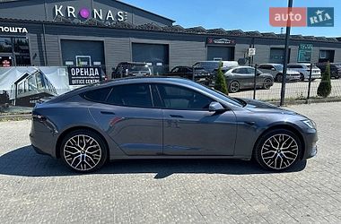 Tesla Model S  2020