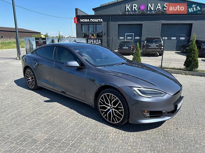 Ліфтбек Tesla Model S 2020 в Івано-Франківську
