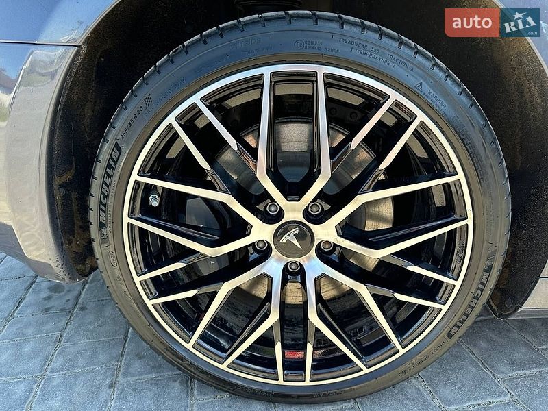 Ліфтбек Tesla Model S 2020 в Івано-Франківську