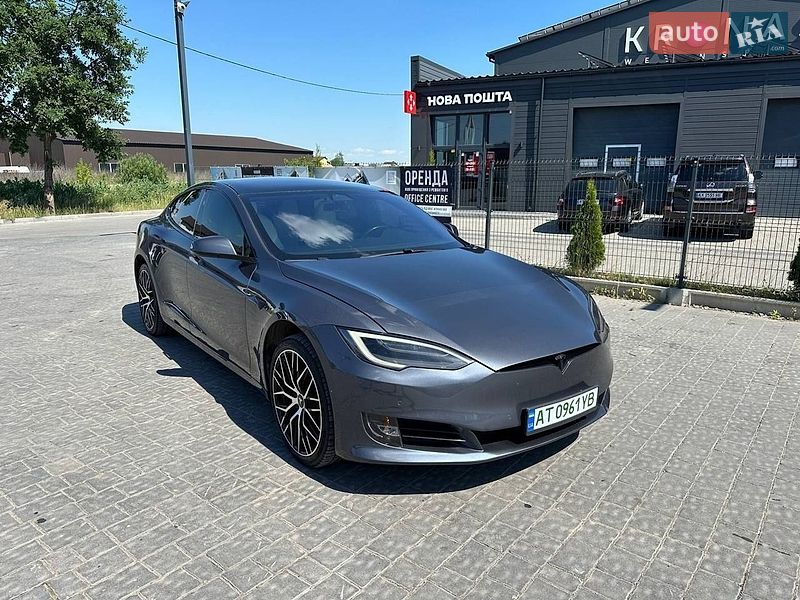 Ліфтбек Tesla Model S 2020 в Івано-Франківську