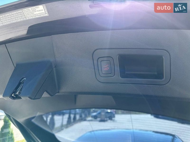 Ліфтбек Tesla Model S 2020 в Івано-Франківську