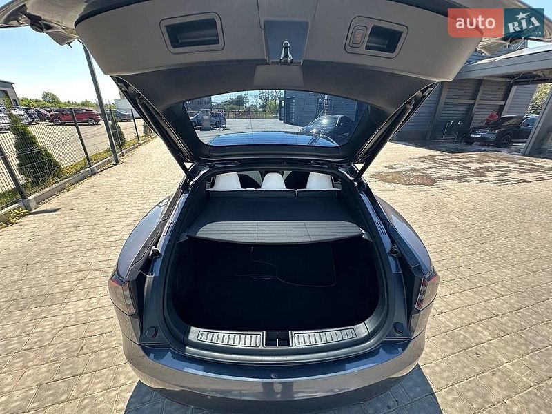 Ліфтбек Tesla Model S 2020 в Івано-Франківську