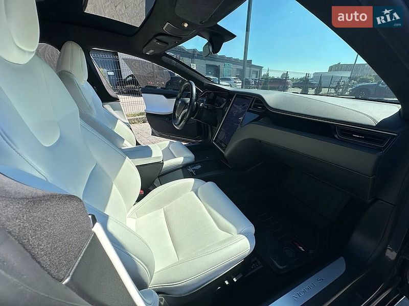 Ліфтбек Tesla Model S 2020 в Івано-Франківську