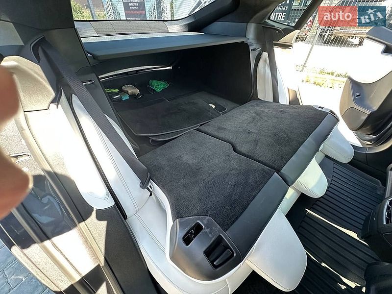 Ліфтбек Tesla Model S 2020 в Івано-Франківську