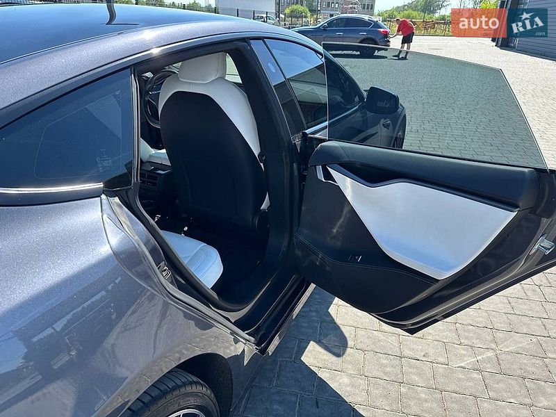 Ліфтбек Tesla Model S 2020 в Івано-Франківську