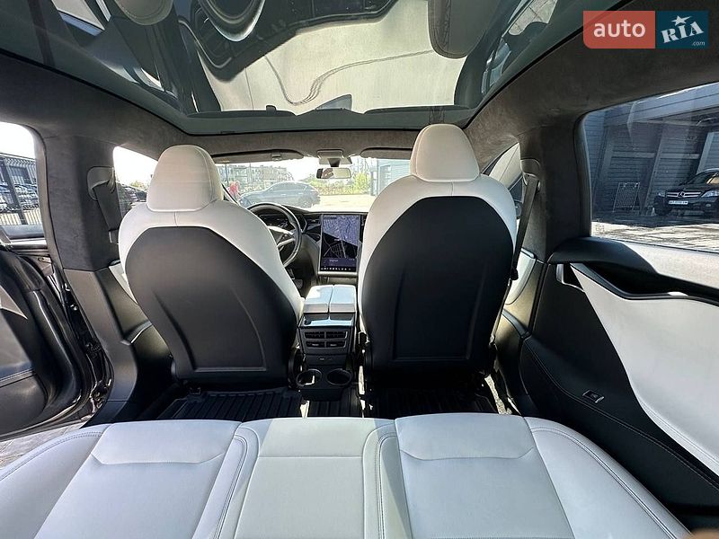 Ліфтбек Tesla Model S 2020 в Івано-Франківську