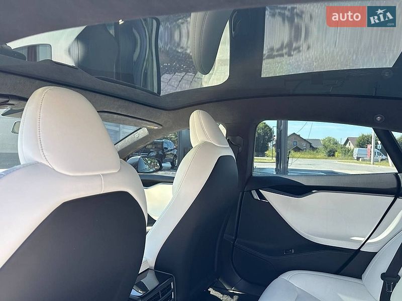Ліфтбек Tesla Model S 2020 в Івано-Франківську
