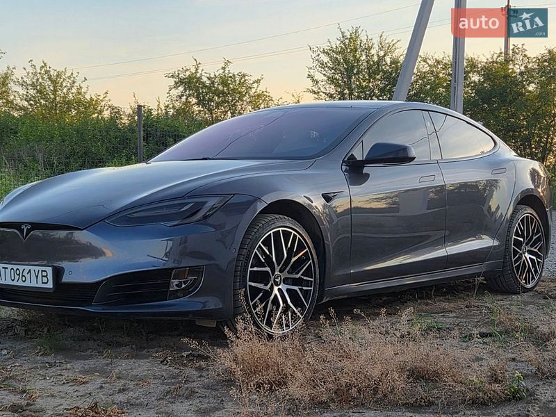 Ліфтбек Tesla Model S 2020 в Івано-Франківську