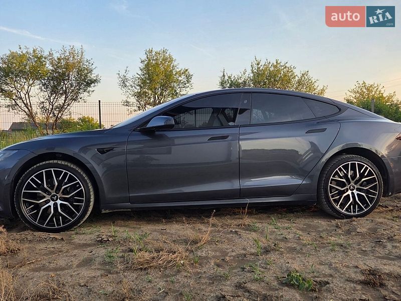 Ліфтбек Tesla Model S 2020 в Івано-Франківську
