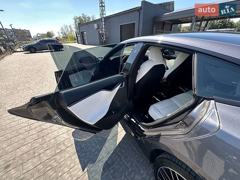 Ліфтбек Tesla Model S 2020 в Івано-Франківську