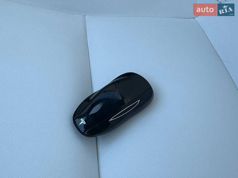 Ліфтбек Tesla Model S 2020 в Івано-Франківську