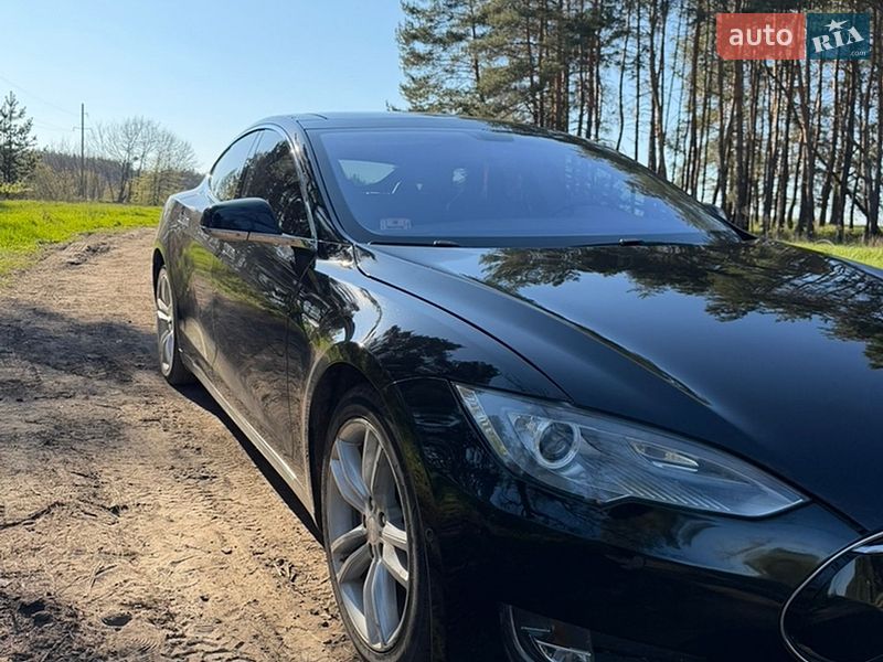 Tesla Model S 2014