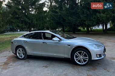 Лифтбек Tesla Model S 2014 в Млинове