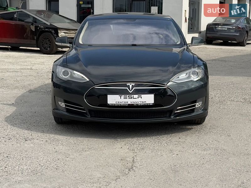 Лифтбек Tesla Model S 2013 в Виннице