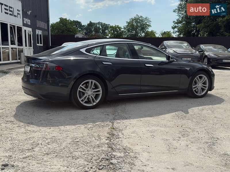 Лифтбек Tesla Model S 2013 в Виннице