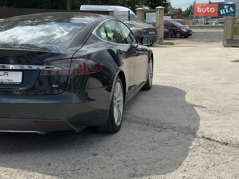Лифтбек Tesla Model S 2013 в Виннице